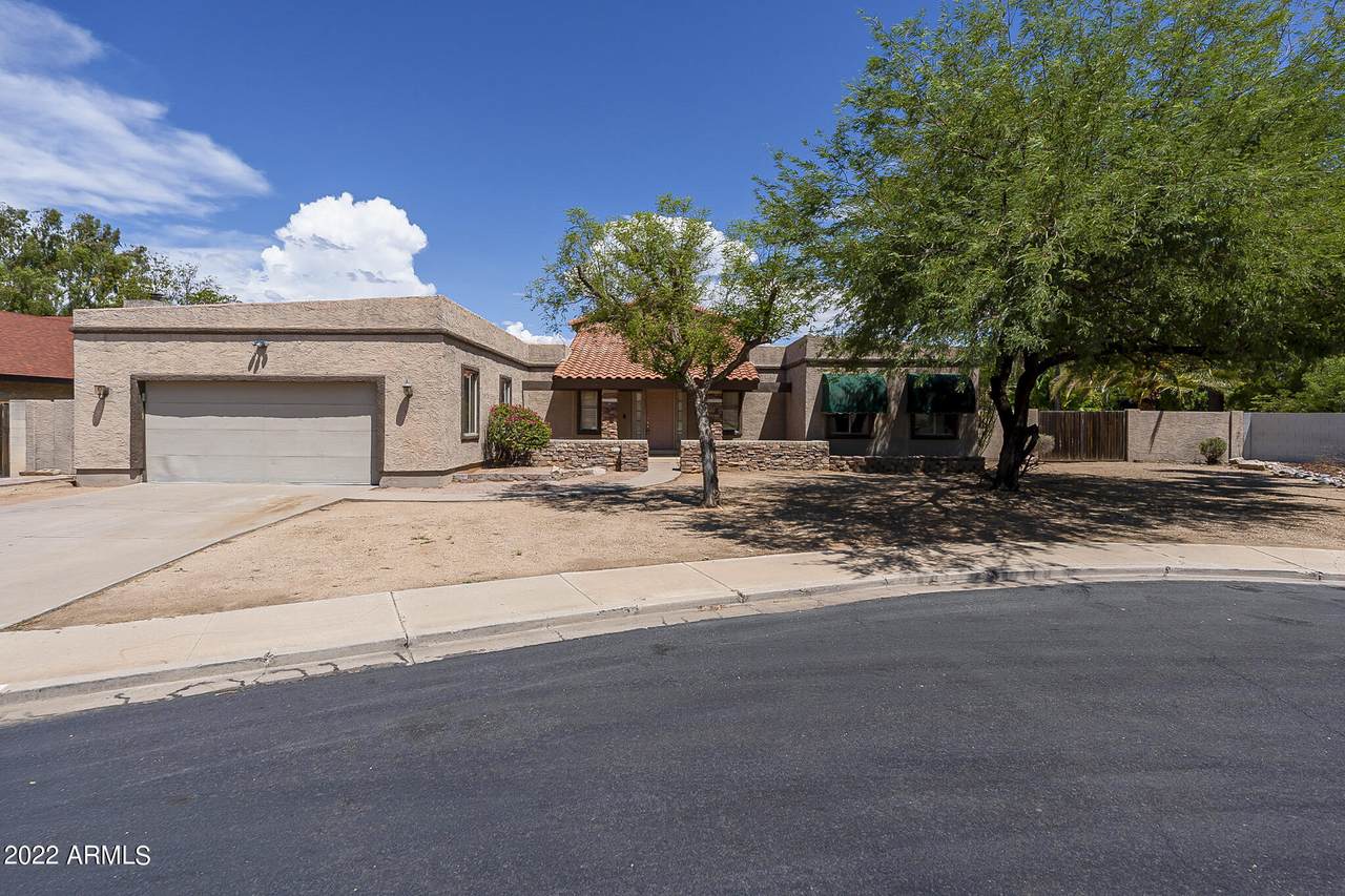 627 30TH Circle - Photo 1