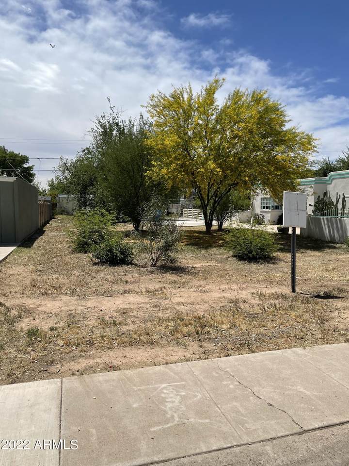 1305 Glenrosa Avenue - Photo 1
