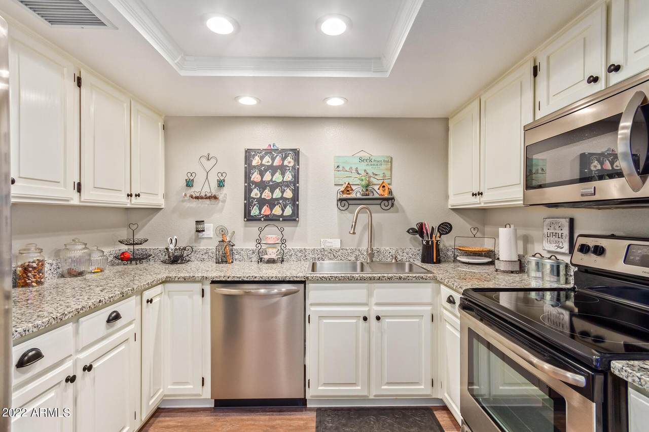 9151 Greenway Road - Photo 1