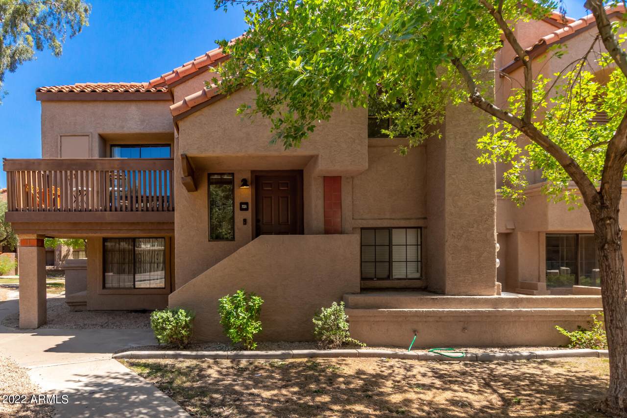 925 College Avenue - Photo 1