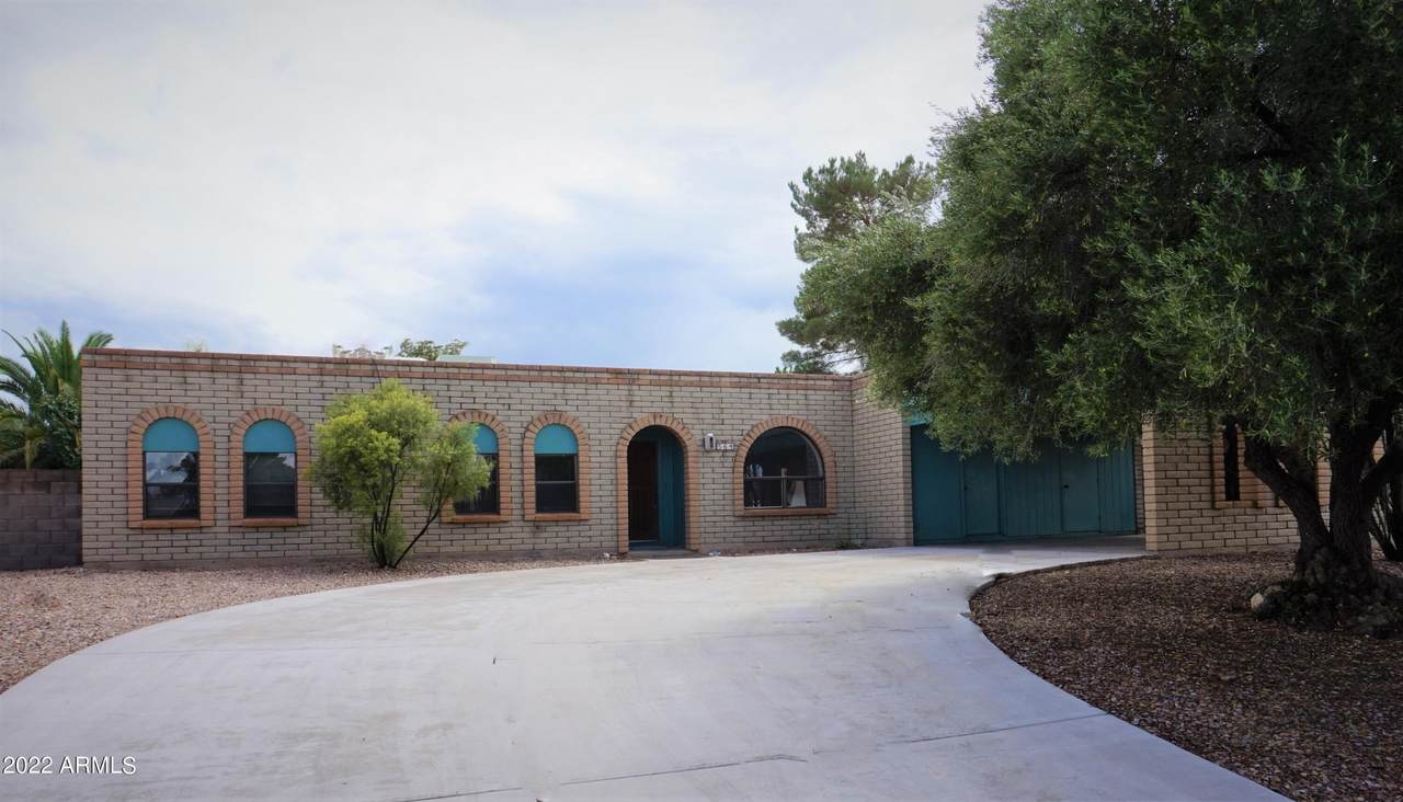 564 Camelot Drive - Photo 1