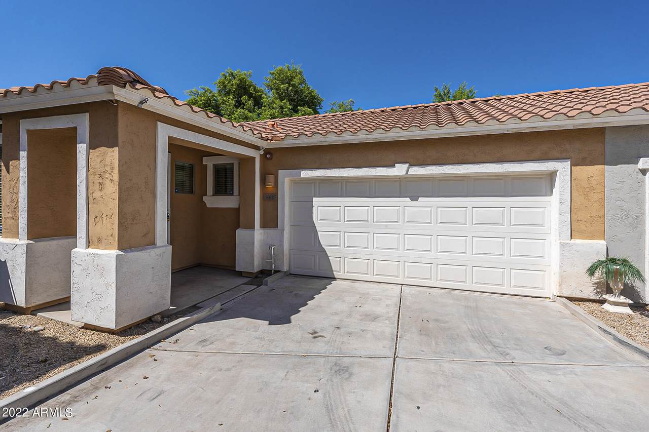 862 Colonial Drive - Photo 1