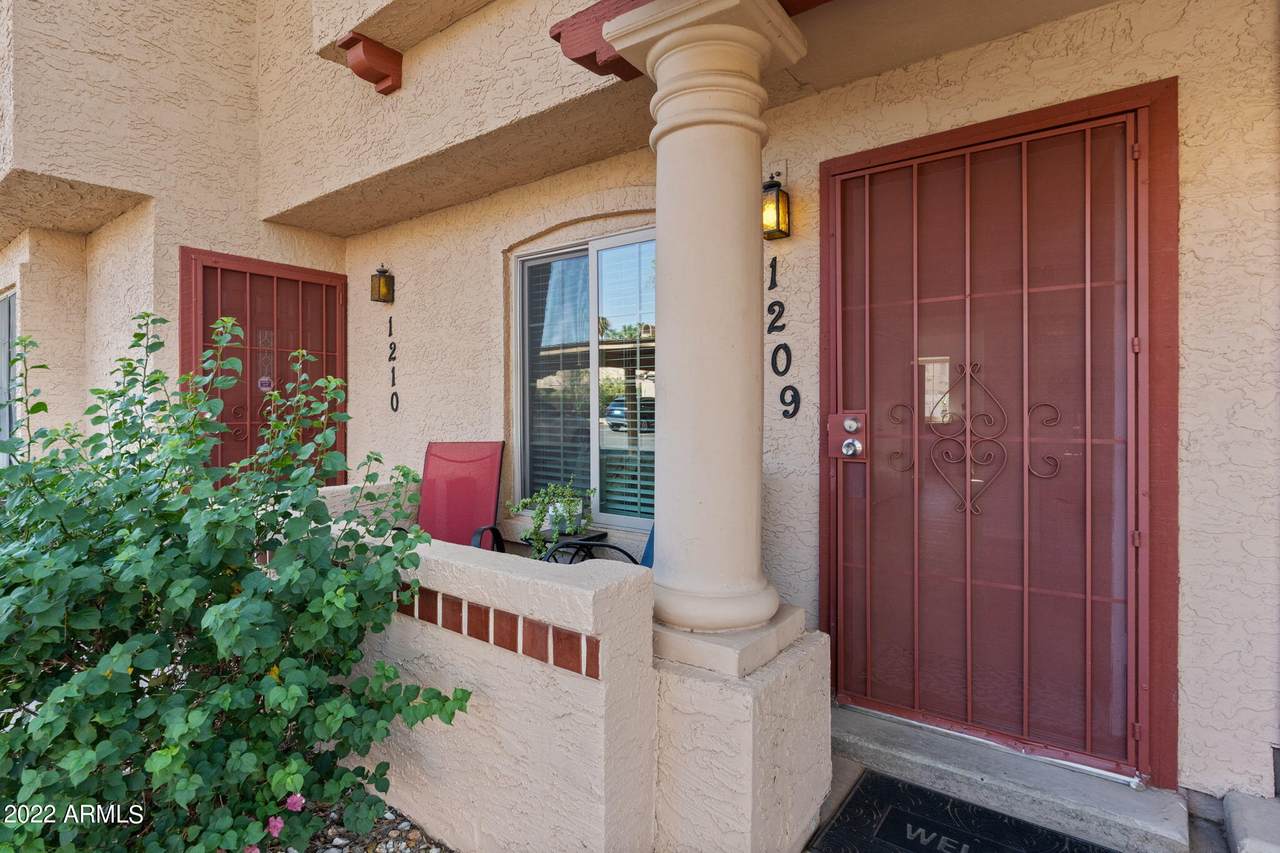 4901 Kelton Lane - Photo 1