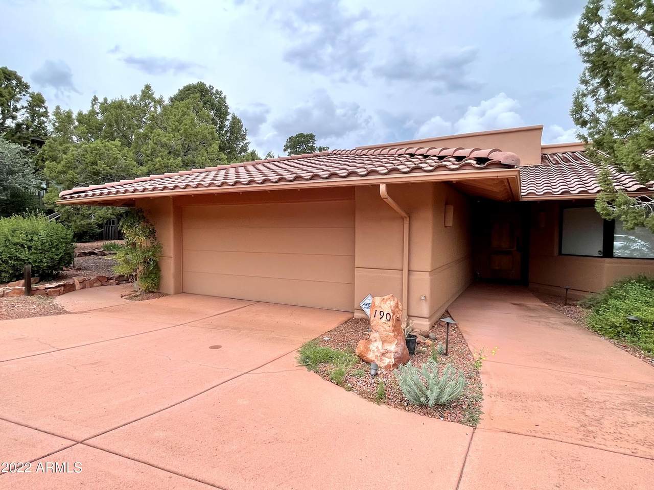 190 Alexandria Road - Photo 1