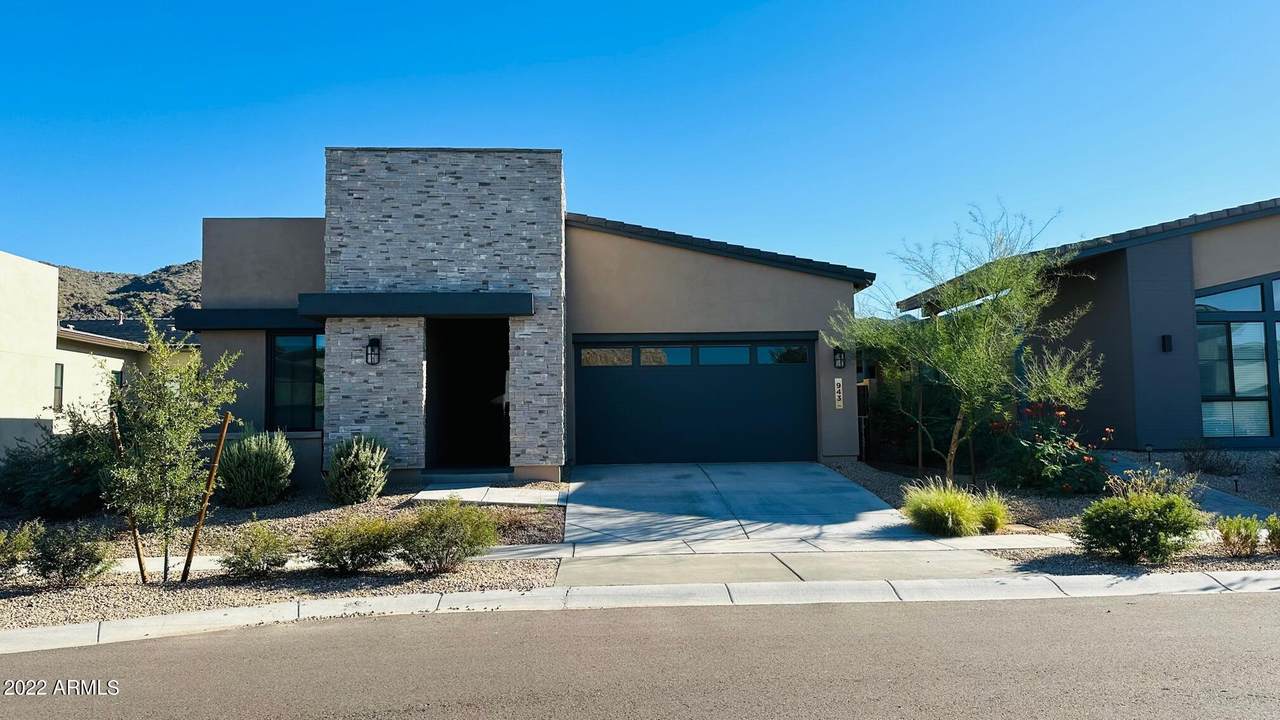 943 Paseo Way - Photo 1