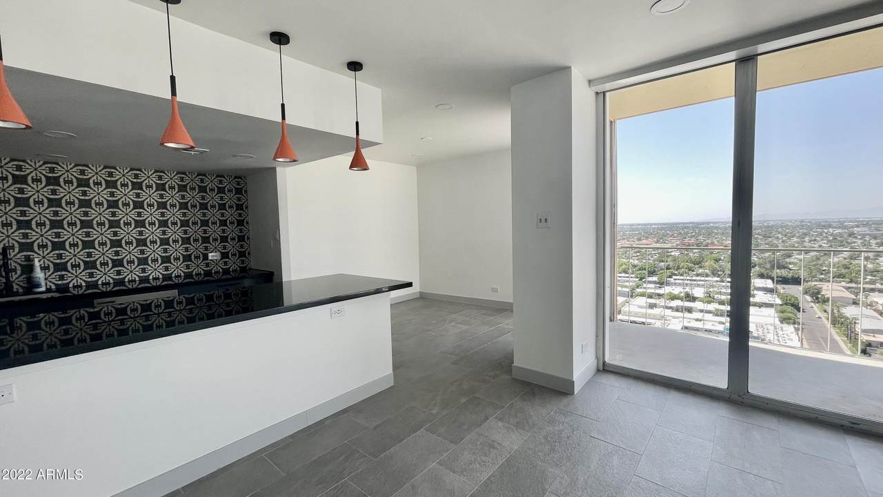 207 Clarendon Avenue - Photo 1