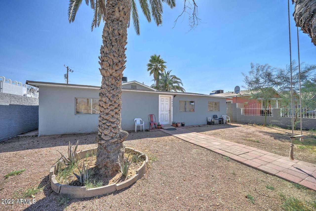 1933 Oak Street - Photo 1