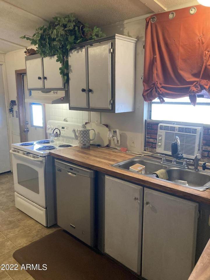 8301 103RD Avenue - Photo 1