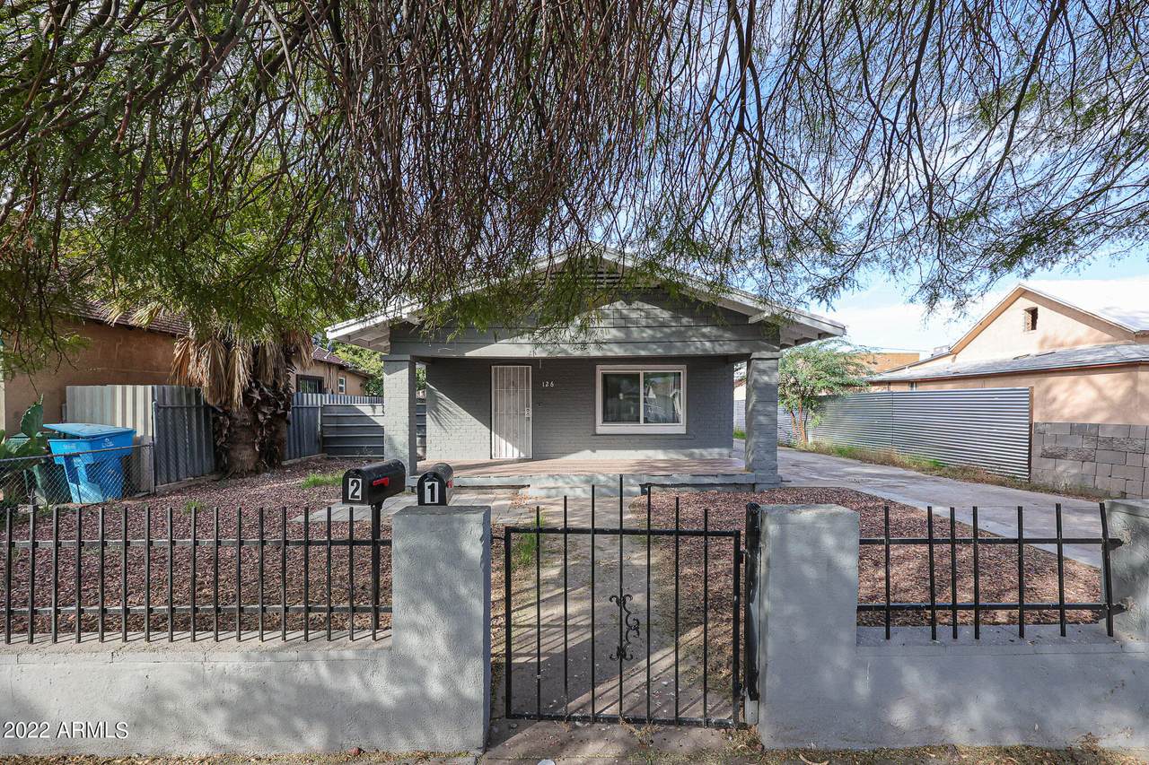 126 10 Avenue - Photo 1