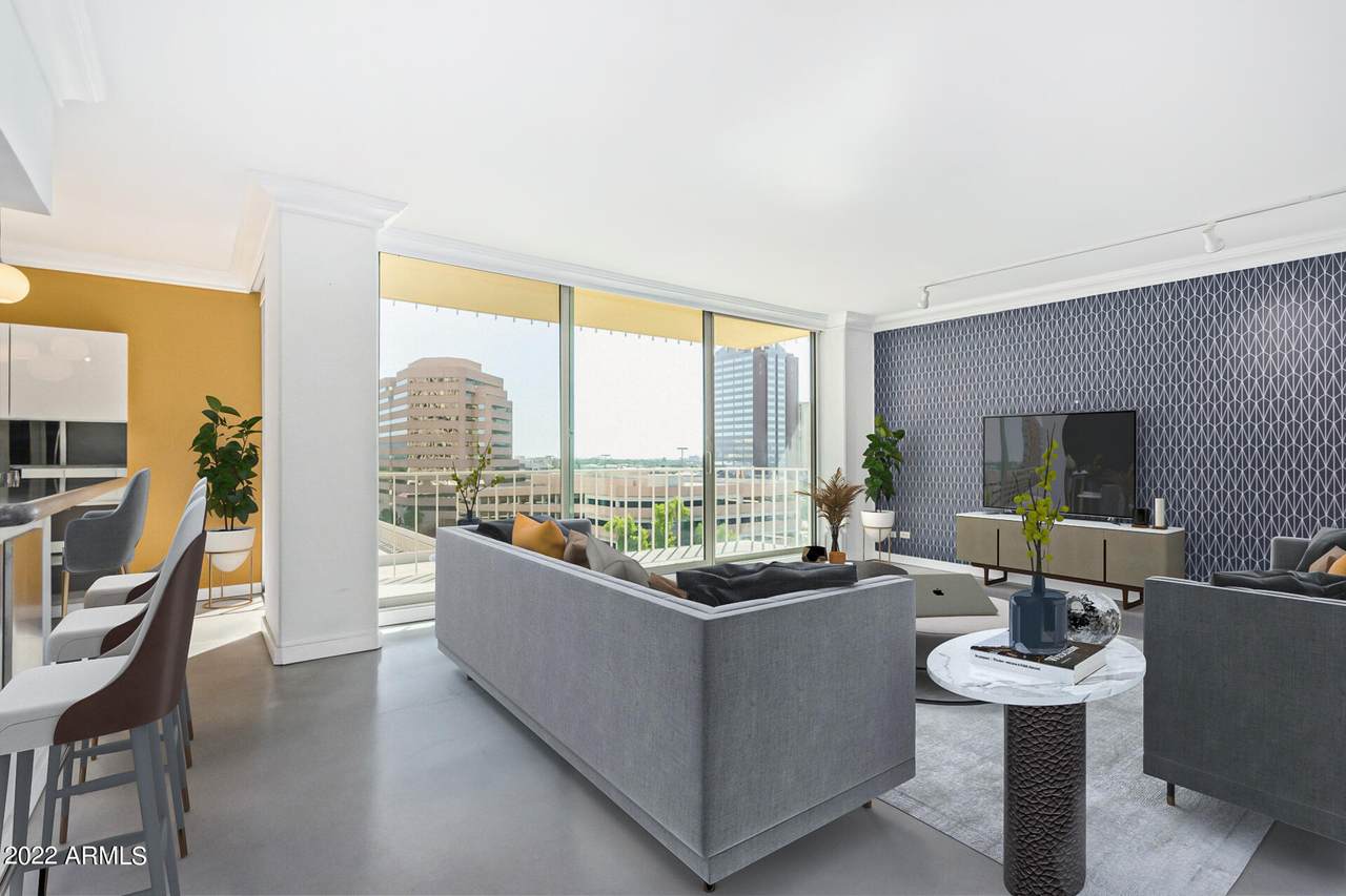 207 Clarendon Avenue - Photo 1