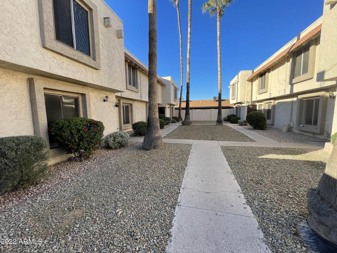 6128 Townley Avenue - Photo 1