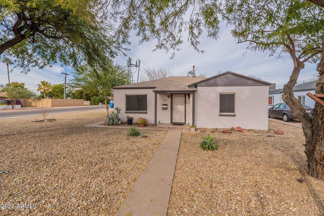 228 Glenrosa Avenue - Photo 1