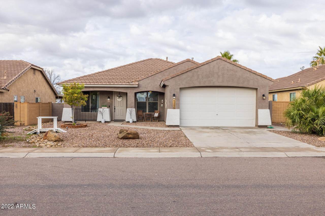 41264 Vine Avenue - Photo 1