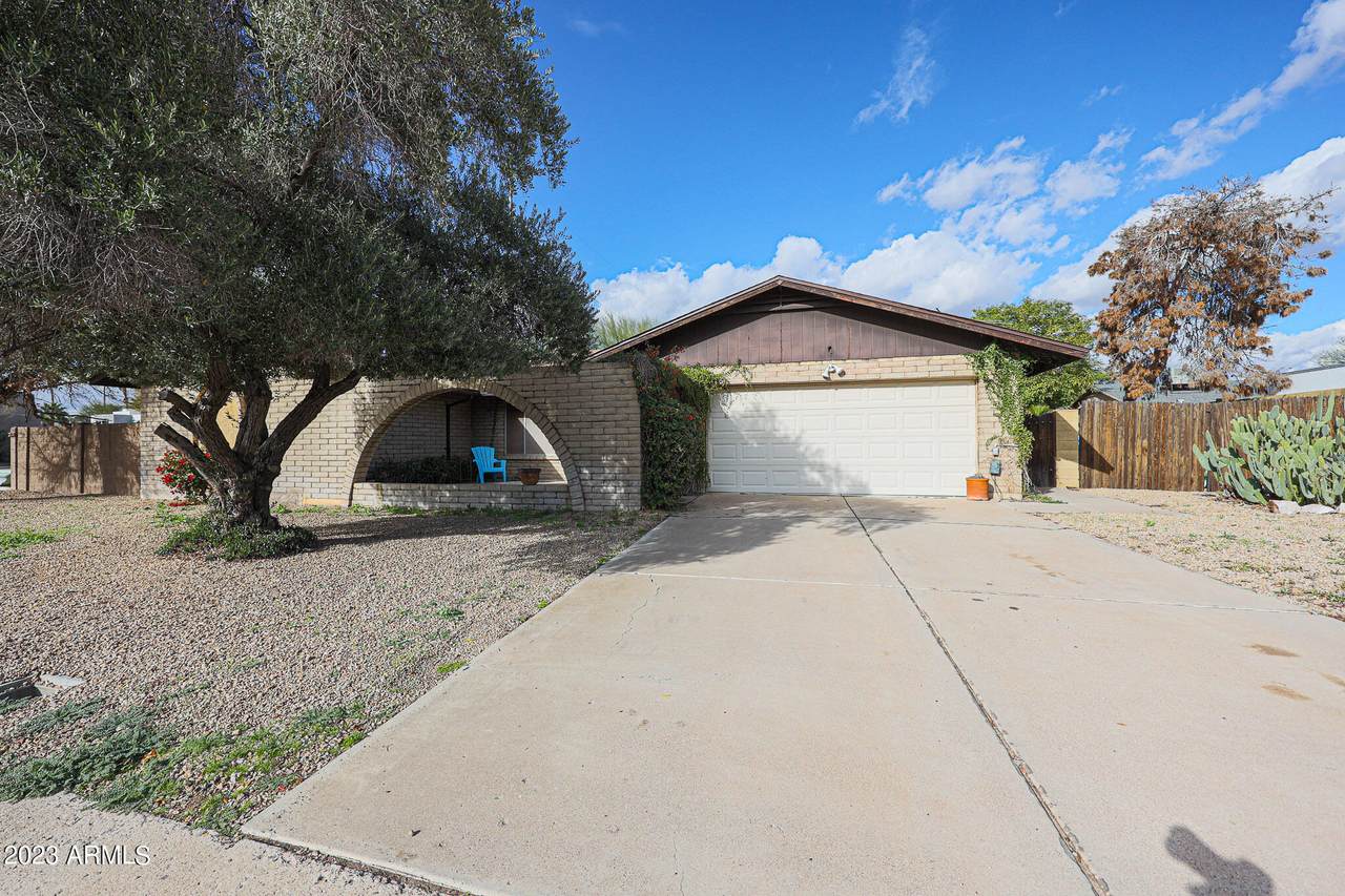 702 Paradise Lane - Photo 1