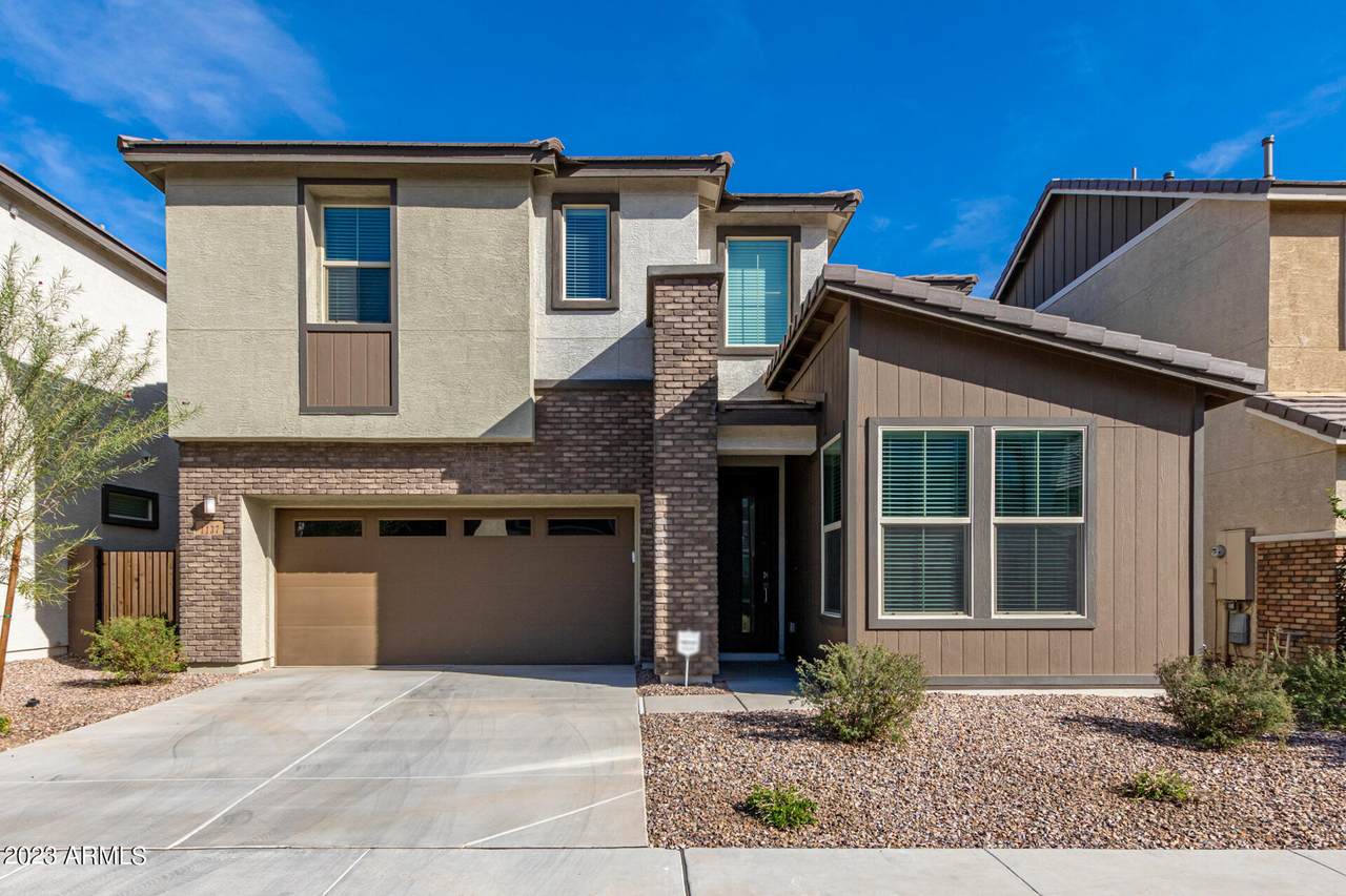 1137 Vine Street - Photo 1