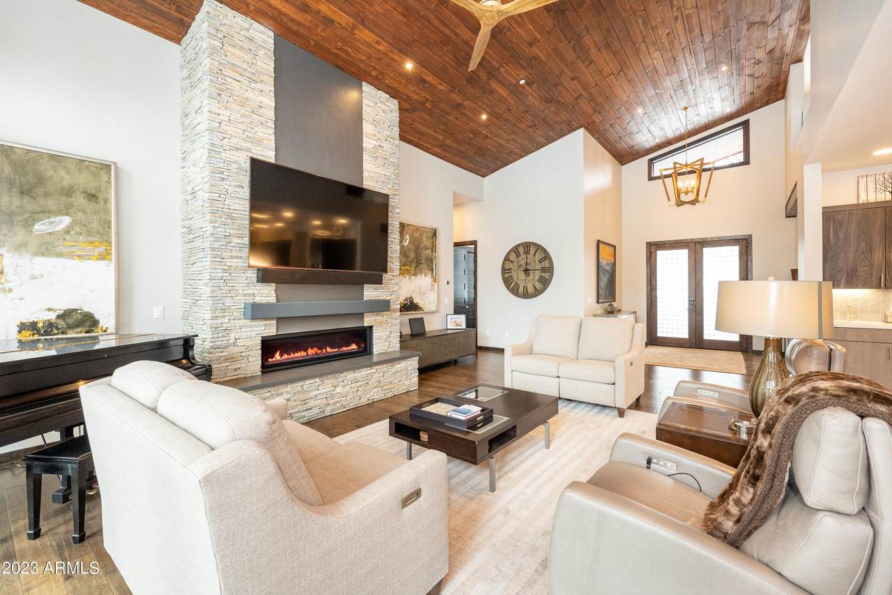3308 Clubhouse Circle - Photo 1