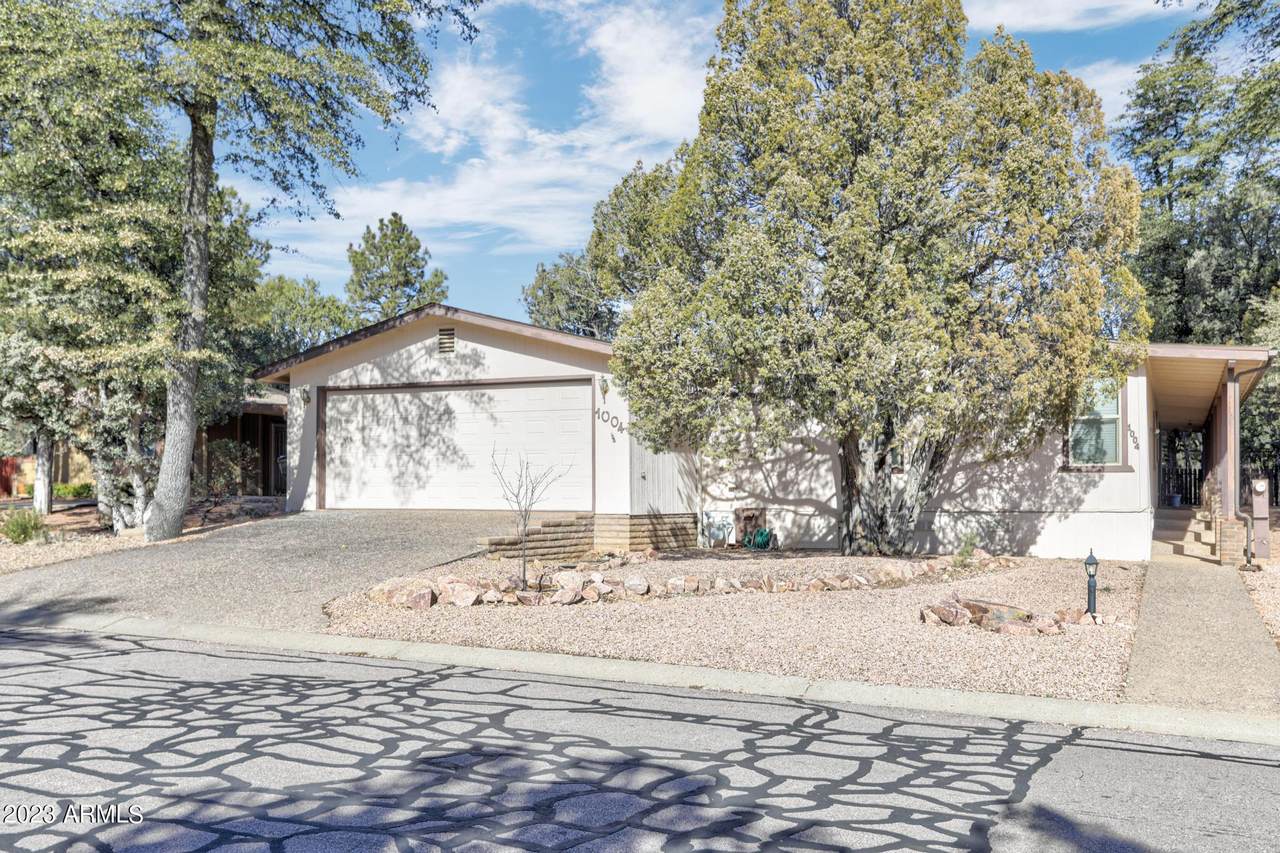1004 Chatham Drive - Photo 1