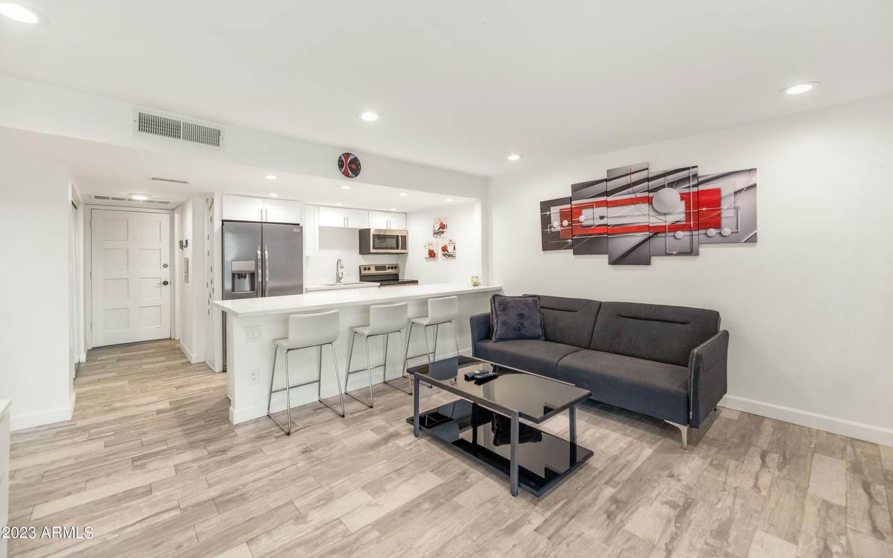 4727 Lafayette Boulevard - Photo 1