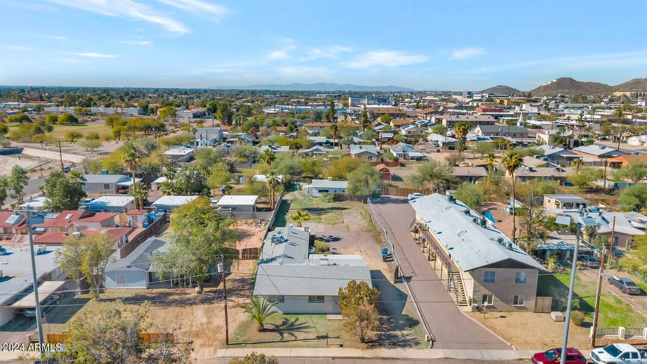 8916 11 Street - Photo 1