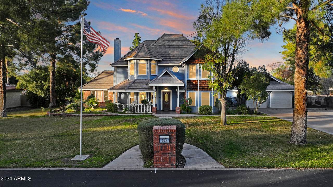 718 Campbell Avenue - Photo 1