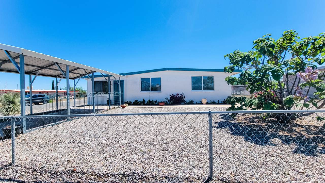 722 Skyline Drive - Photo 1