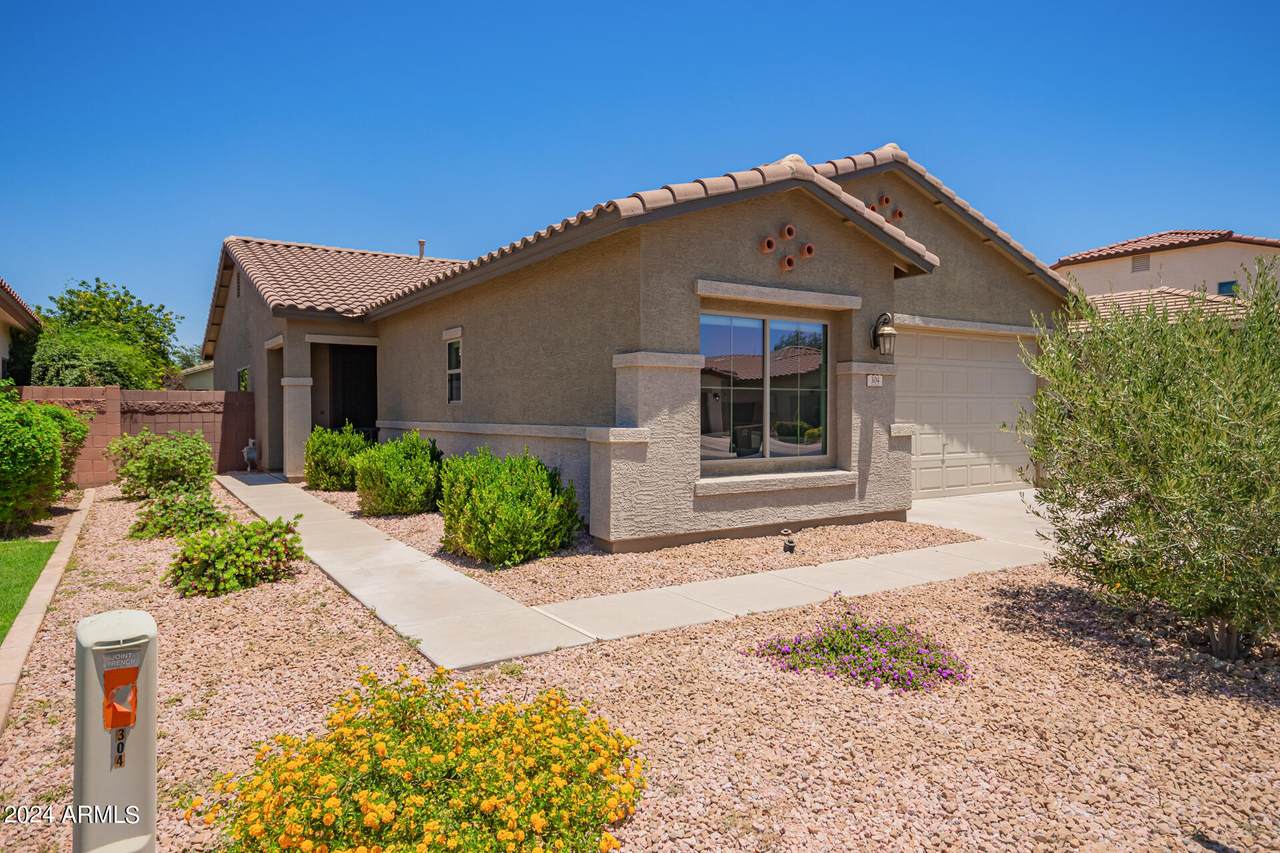 304 Dragon Tree Avenue - Photo 1