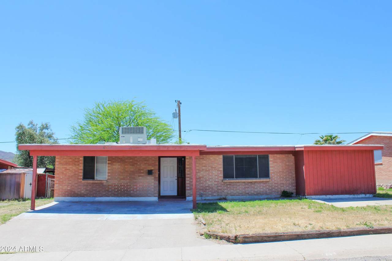 437 Hartford Road - Photo 1