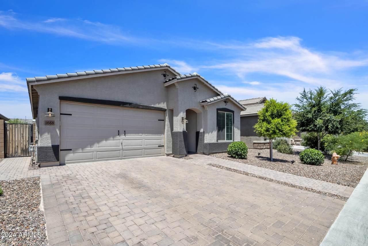 1668 Harris Avenue - Photo 1