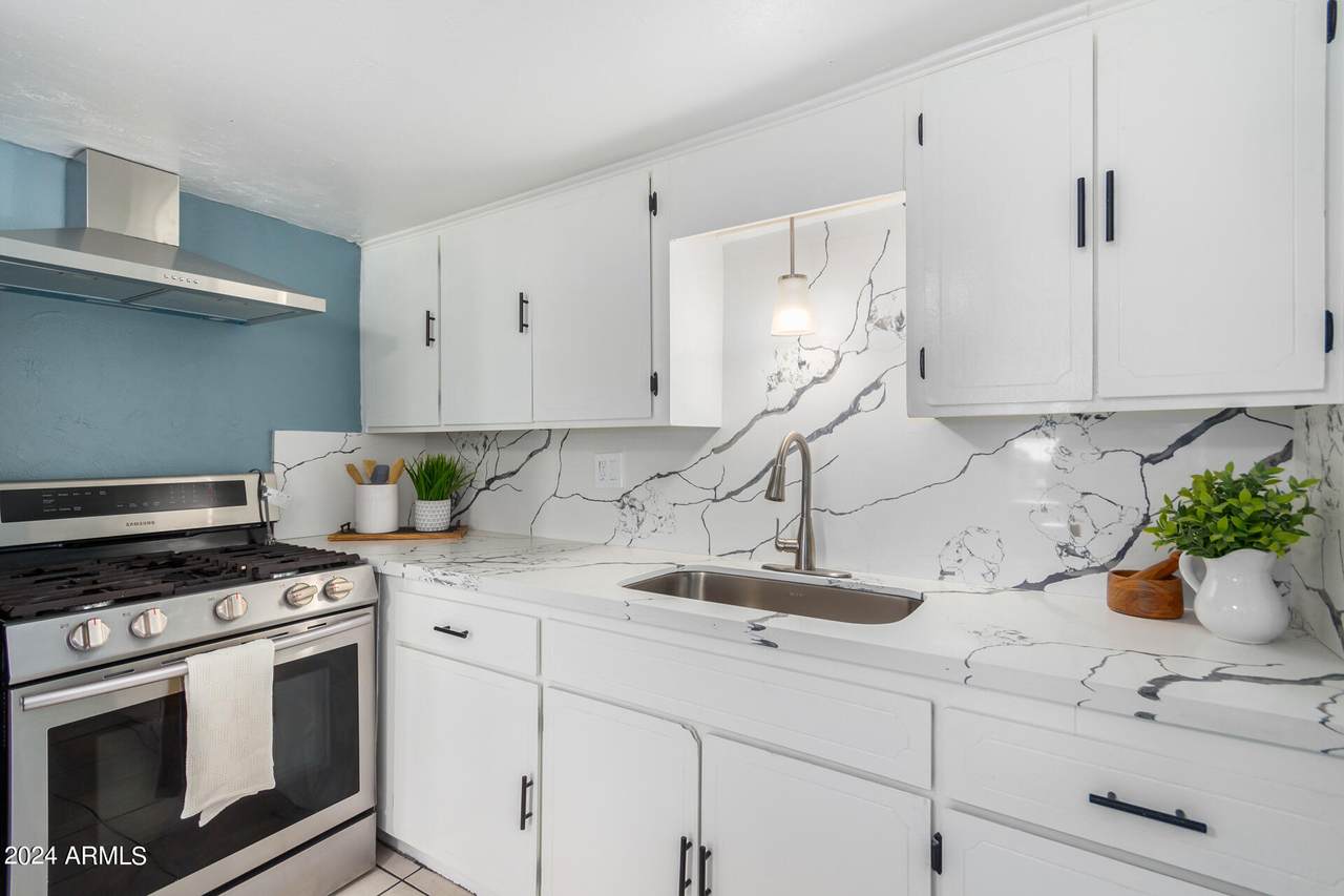 113 92ND Avenue - Photo 1