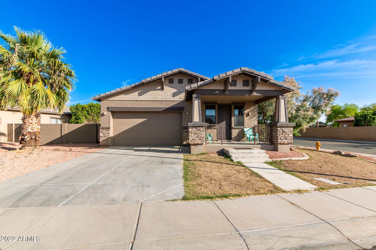 1437 Pelican Court - Photo 1