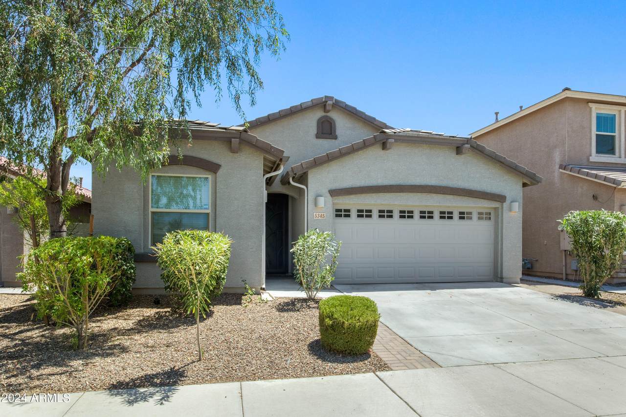 5345 Desert Hollow Drive - Photo 1