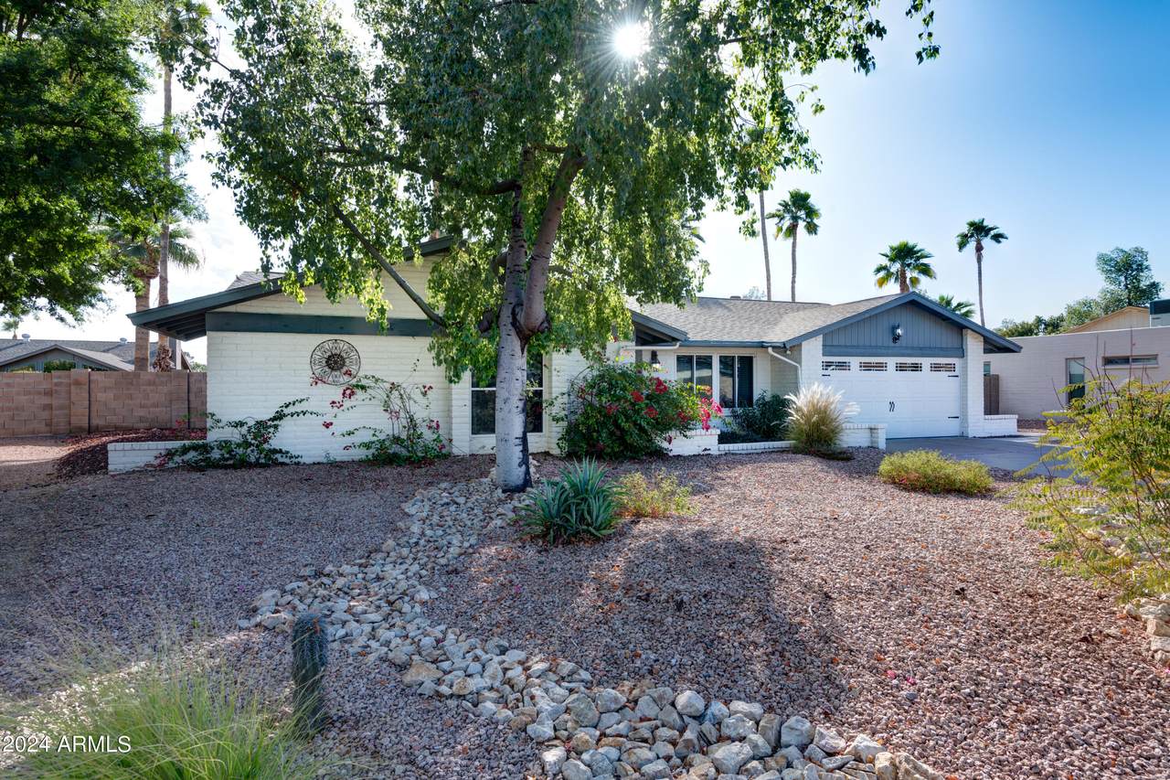 4915 Everett Drive - Photo 1