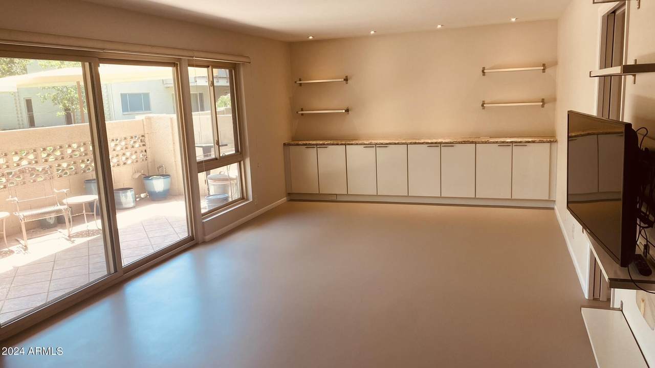 500 Clarendon Avenue - Photo 1