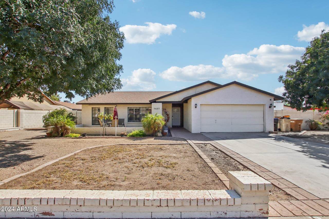 7437 Bloomfield Road - Photo 1