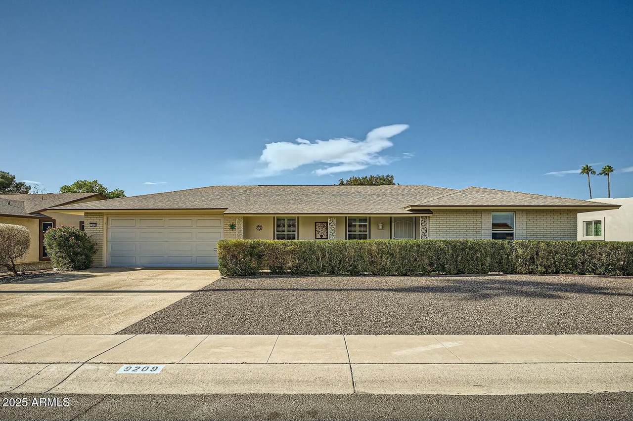 9209 Glen Oaks Circle - Photo 1