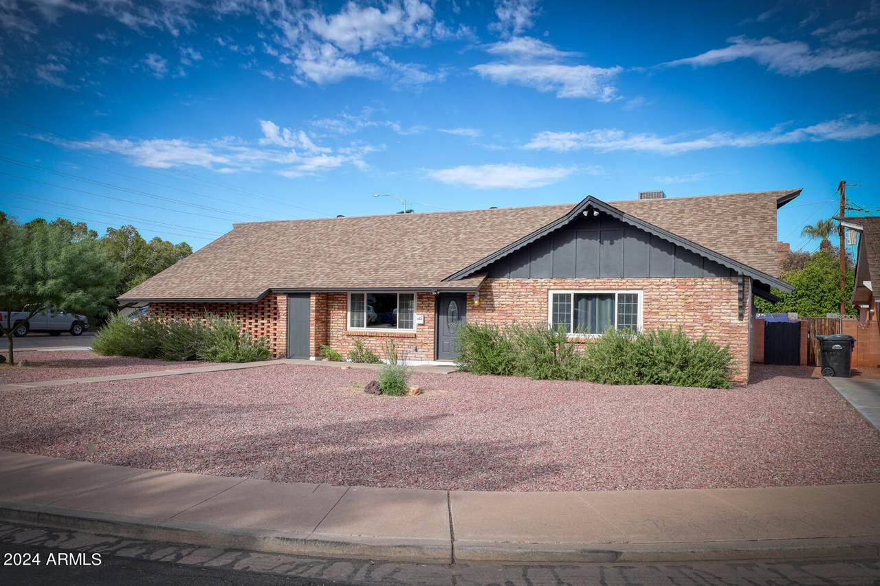 1556 Dover Circle - Photo 1