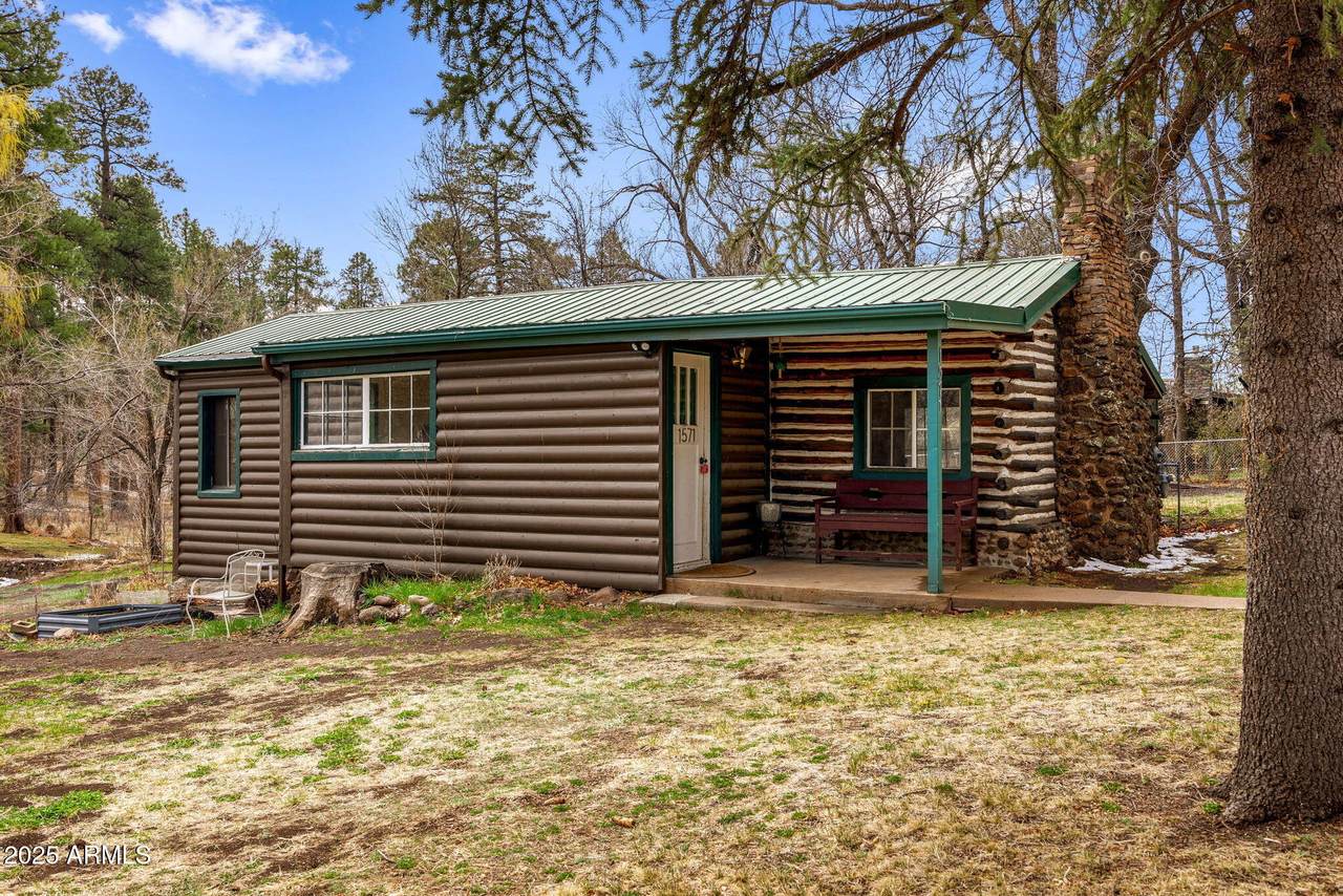 1571 Spruce Lane - Photo 1