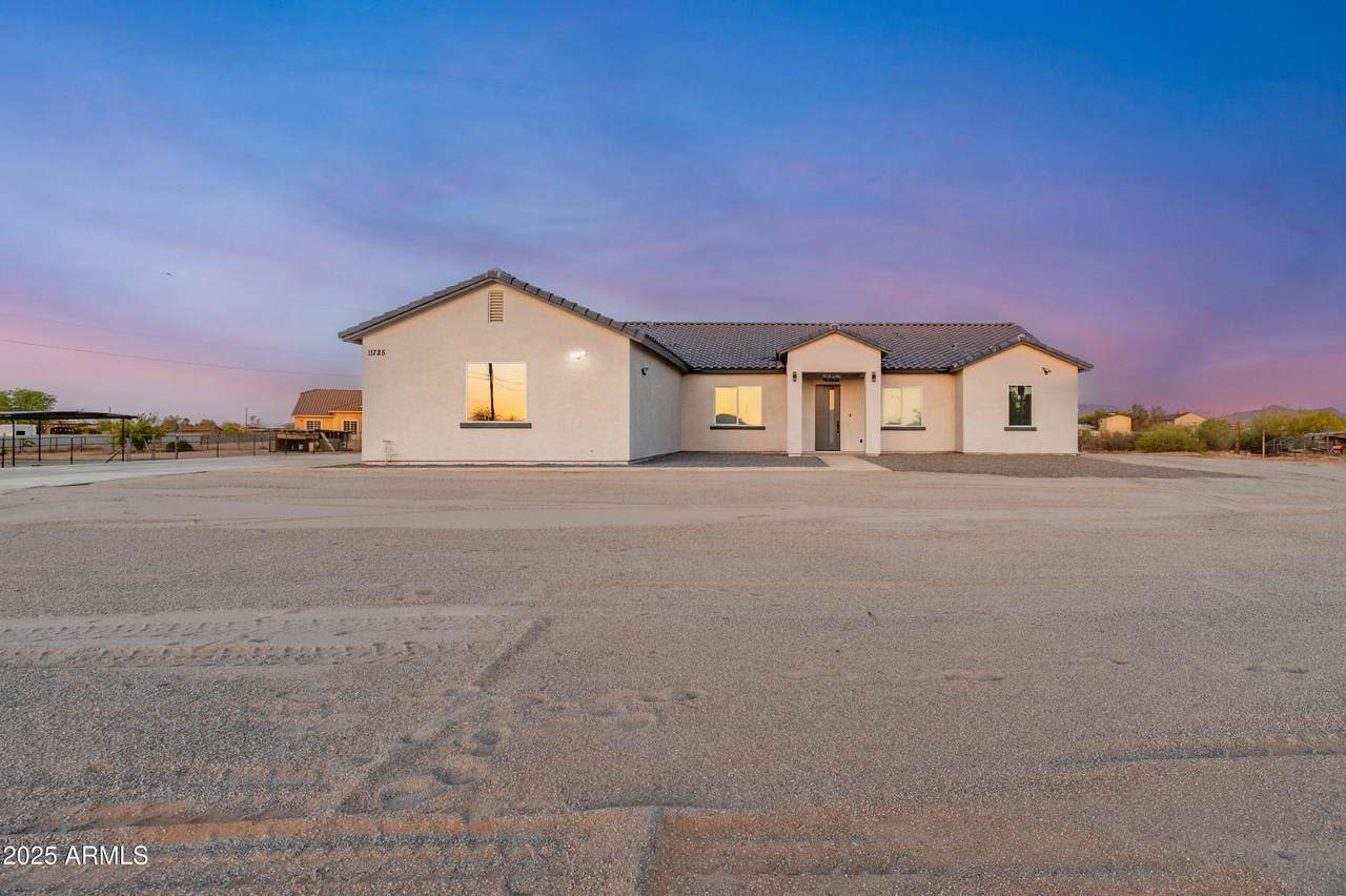 11815 207TH Avenue - Photo 1