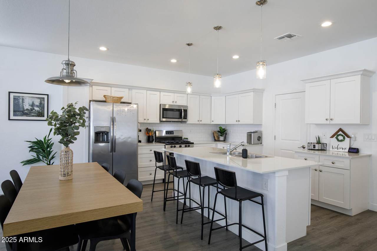 3218 Glendale Avenue - Photo 1
