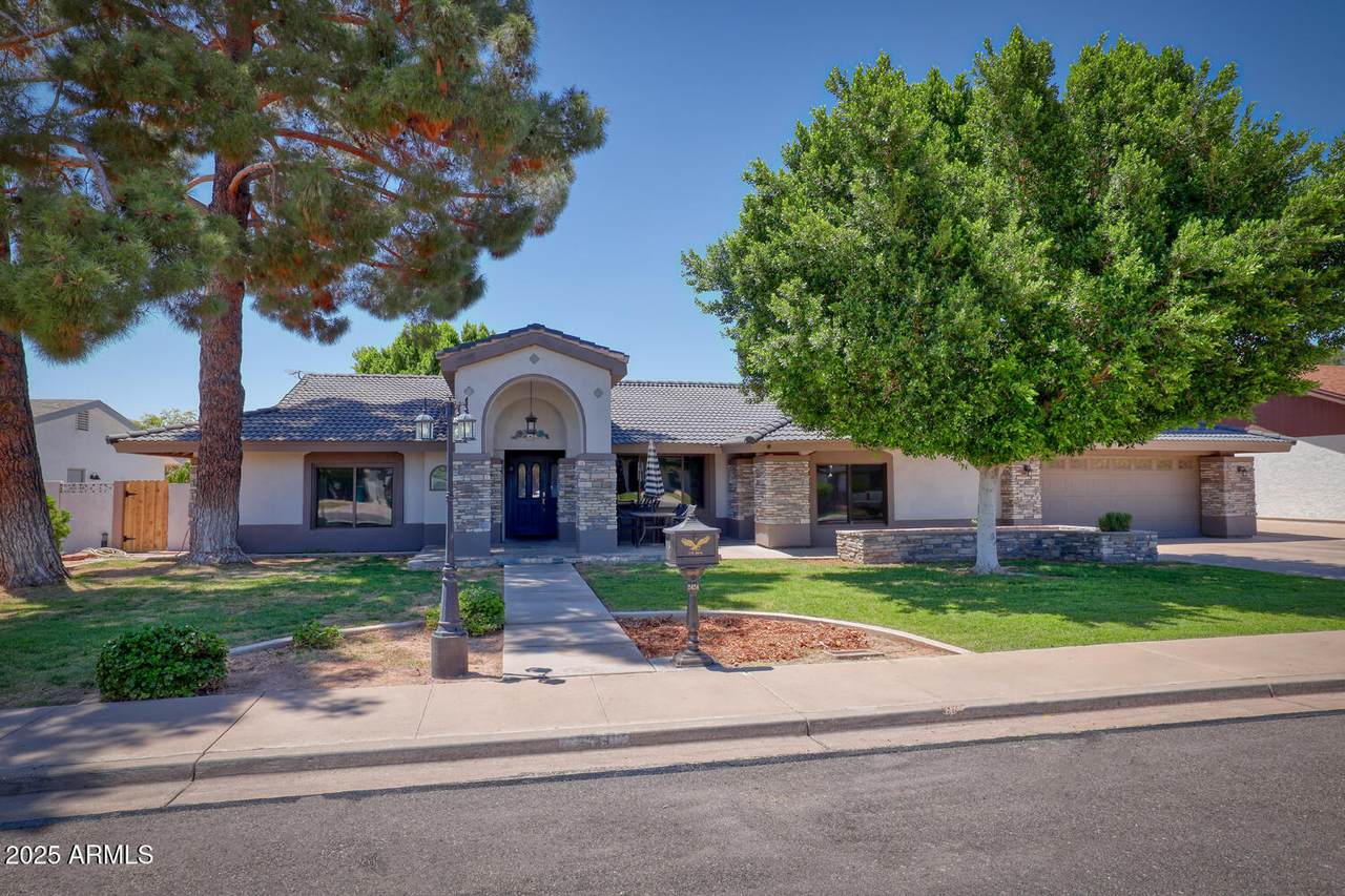2424 Ivy Street - Photo 1