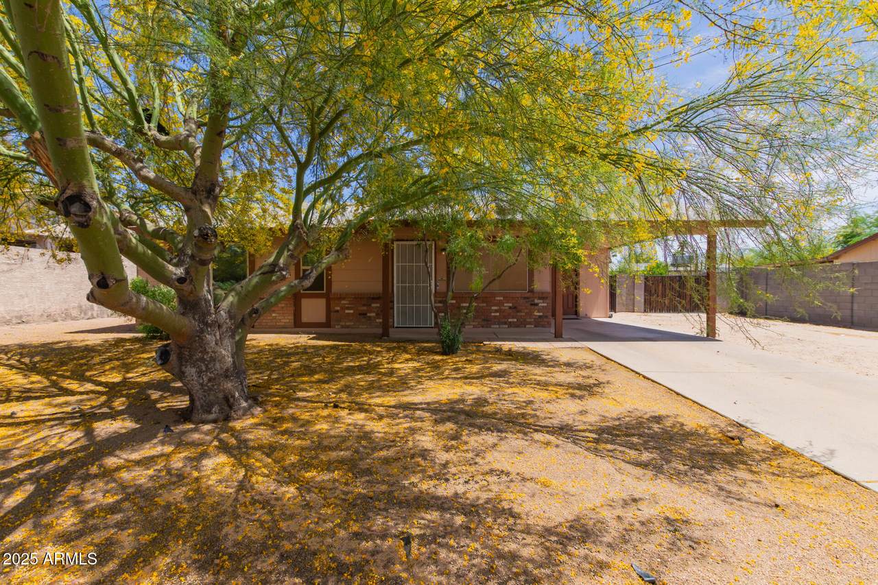 525 94TH Way - Photo 1