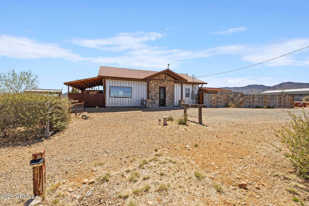 10975 Janet Way - Photo 1