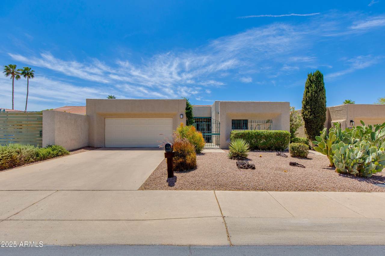 4317 Glenrosa Avenue - Photo 1
