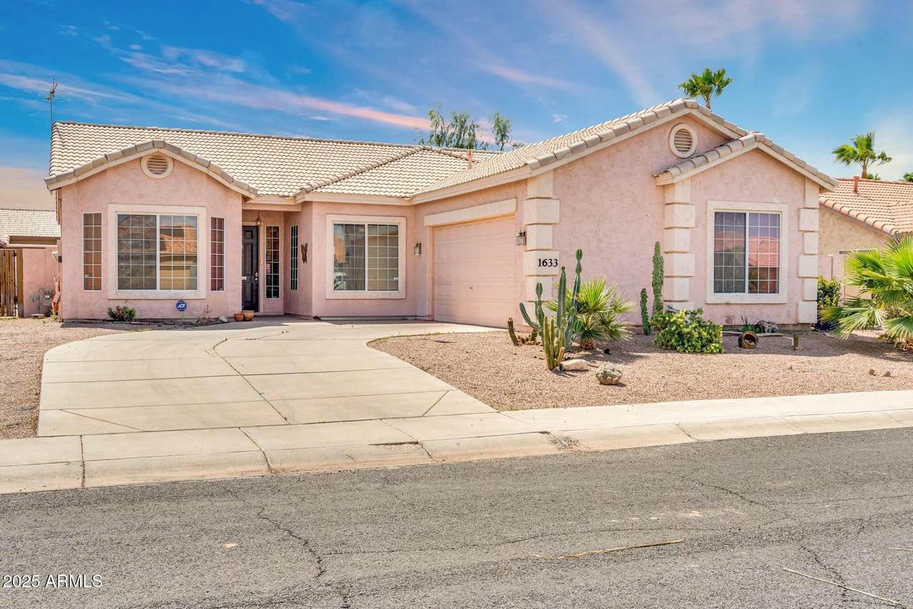 1633 Jasmine Street - Photo 1