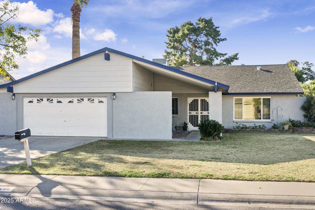 2707 Louise Drive - Photo 1