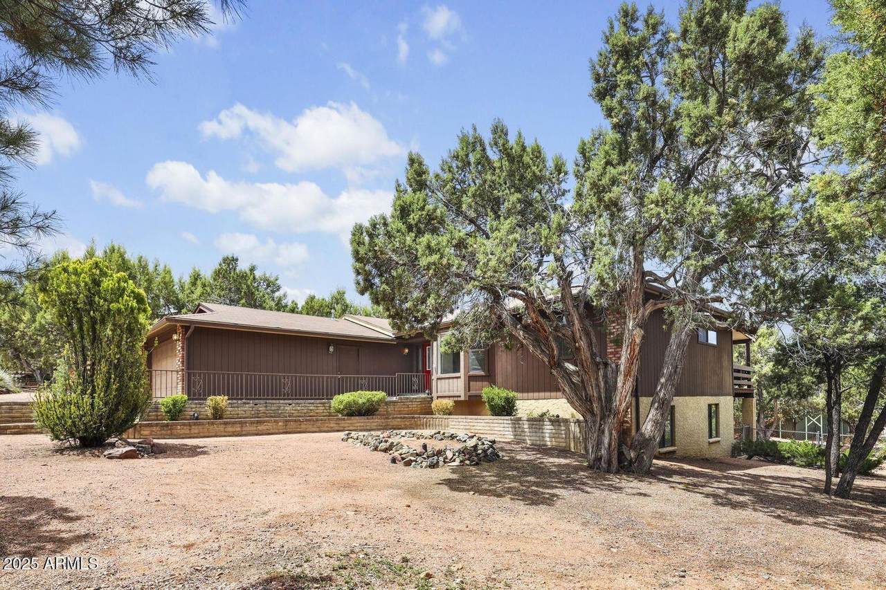 1204 Camelot Drive - Photo 1