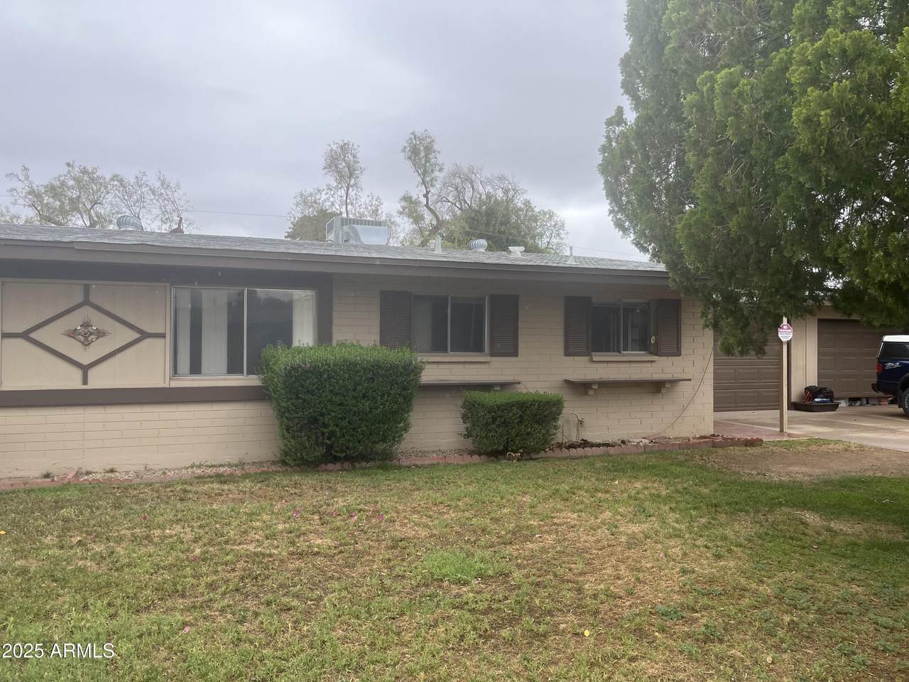 10012 Lakeview Circle - Photo 1