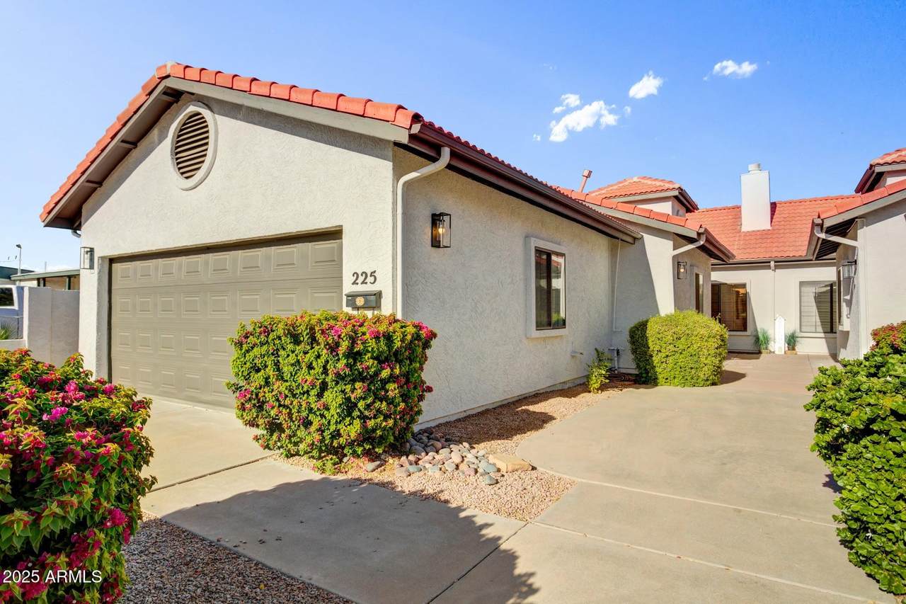 225 Pioneer - Photo 1