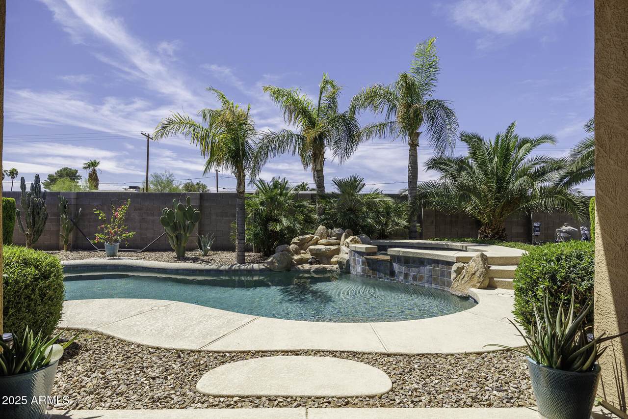 1123 Shepherds Way - Photo 1