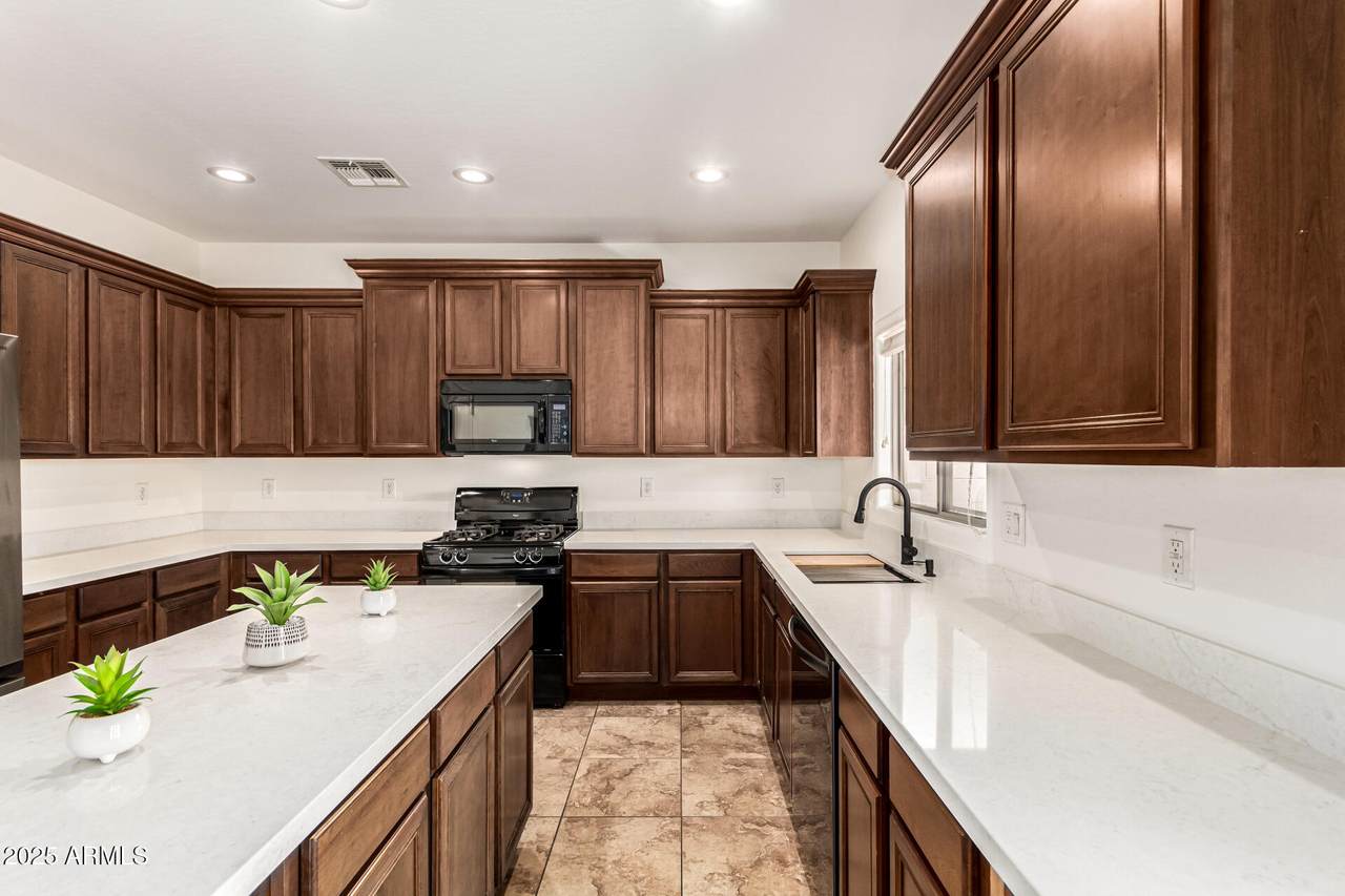 283 Tahiti Drive - Photo 1